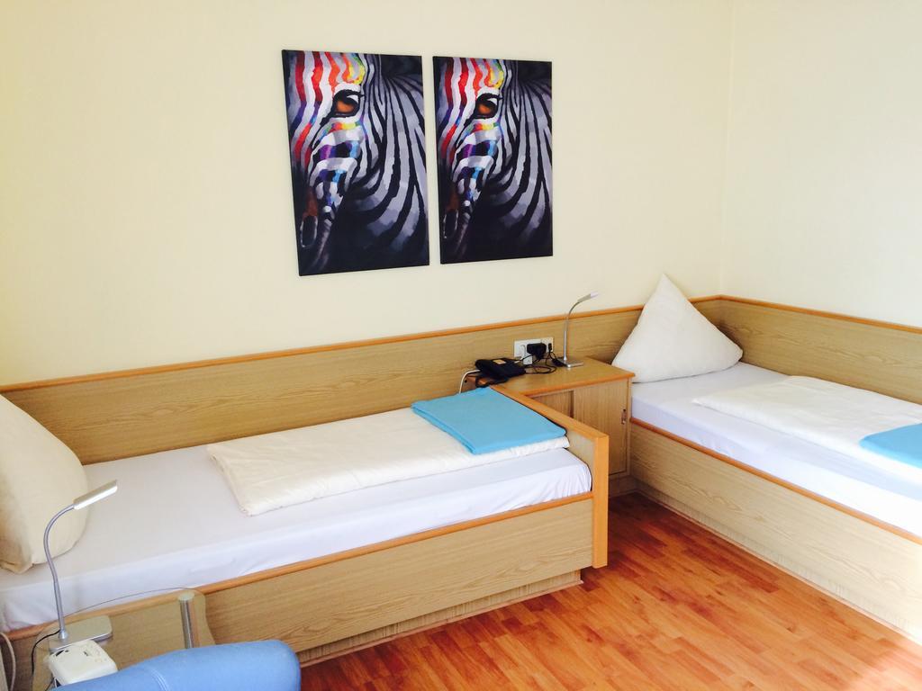 Hotel Garni Am Goetheplatz Bad Münster am Stein-Ebernburg Værelse billede